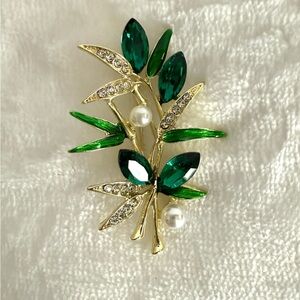 Elegant Green and Gold Leaf Brooch